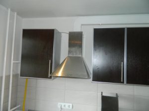 Установка вытяжки на кухне в Смоленске